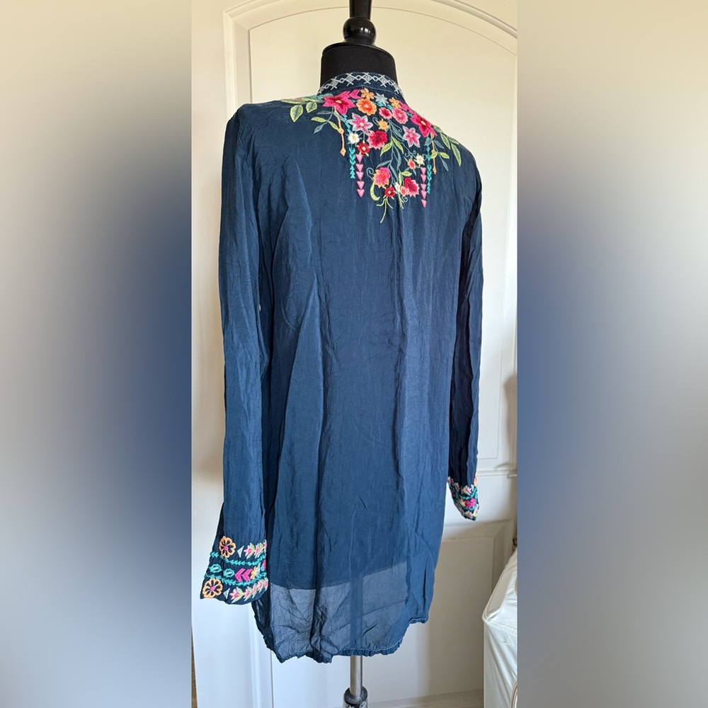 Johnny Was Embroidered Navy Boho Tunic Top Size XS - Picture 4 of 7